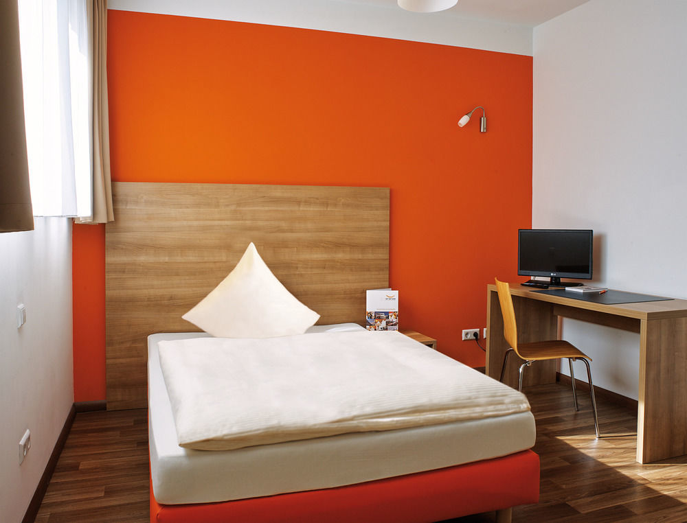 Orange Hotel Und Apartments Neu-Ulm Exterior foto