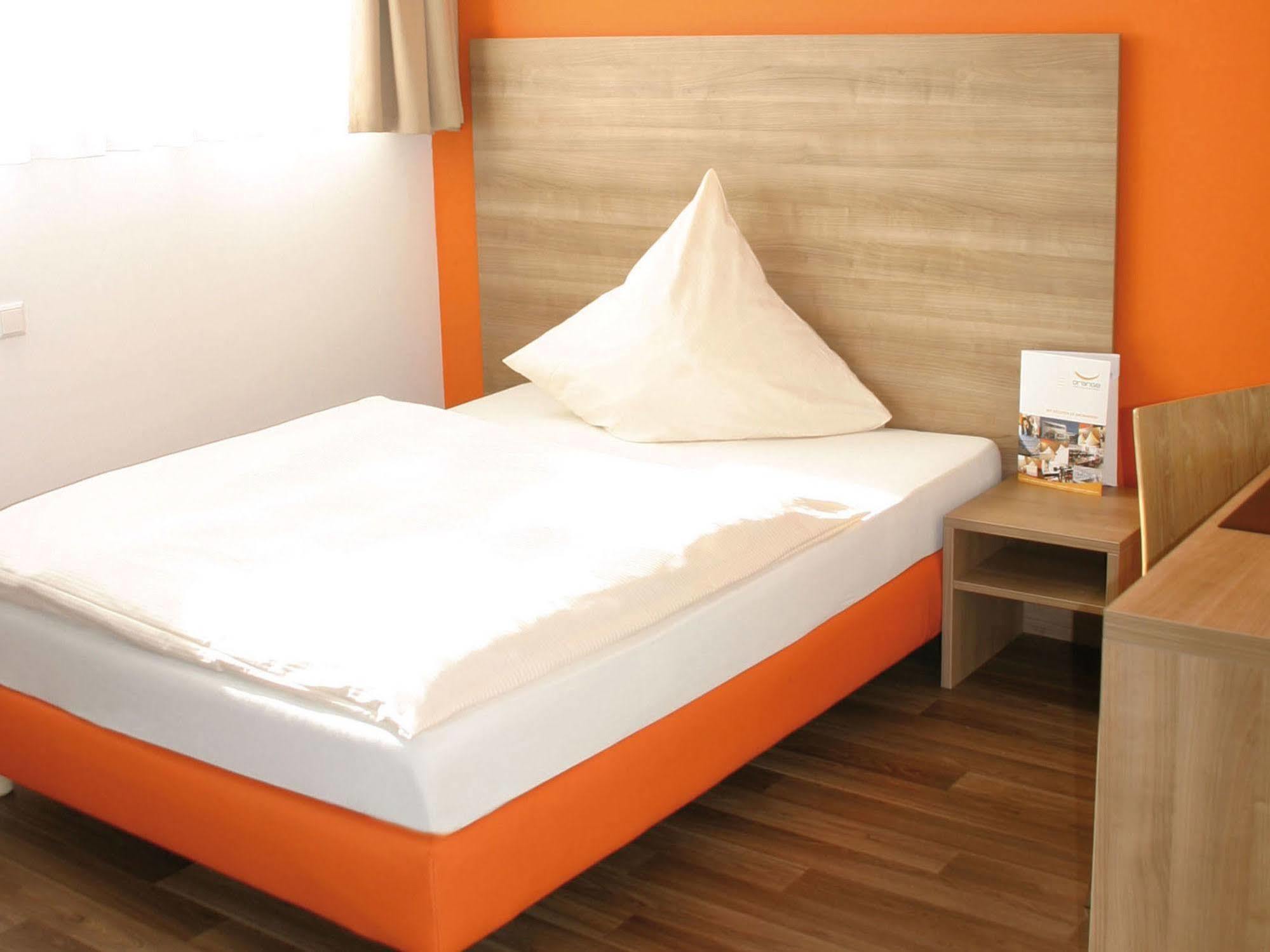 Orange Hotel Und Apartments Neu-Ulm Exterior foto