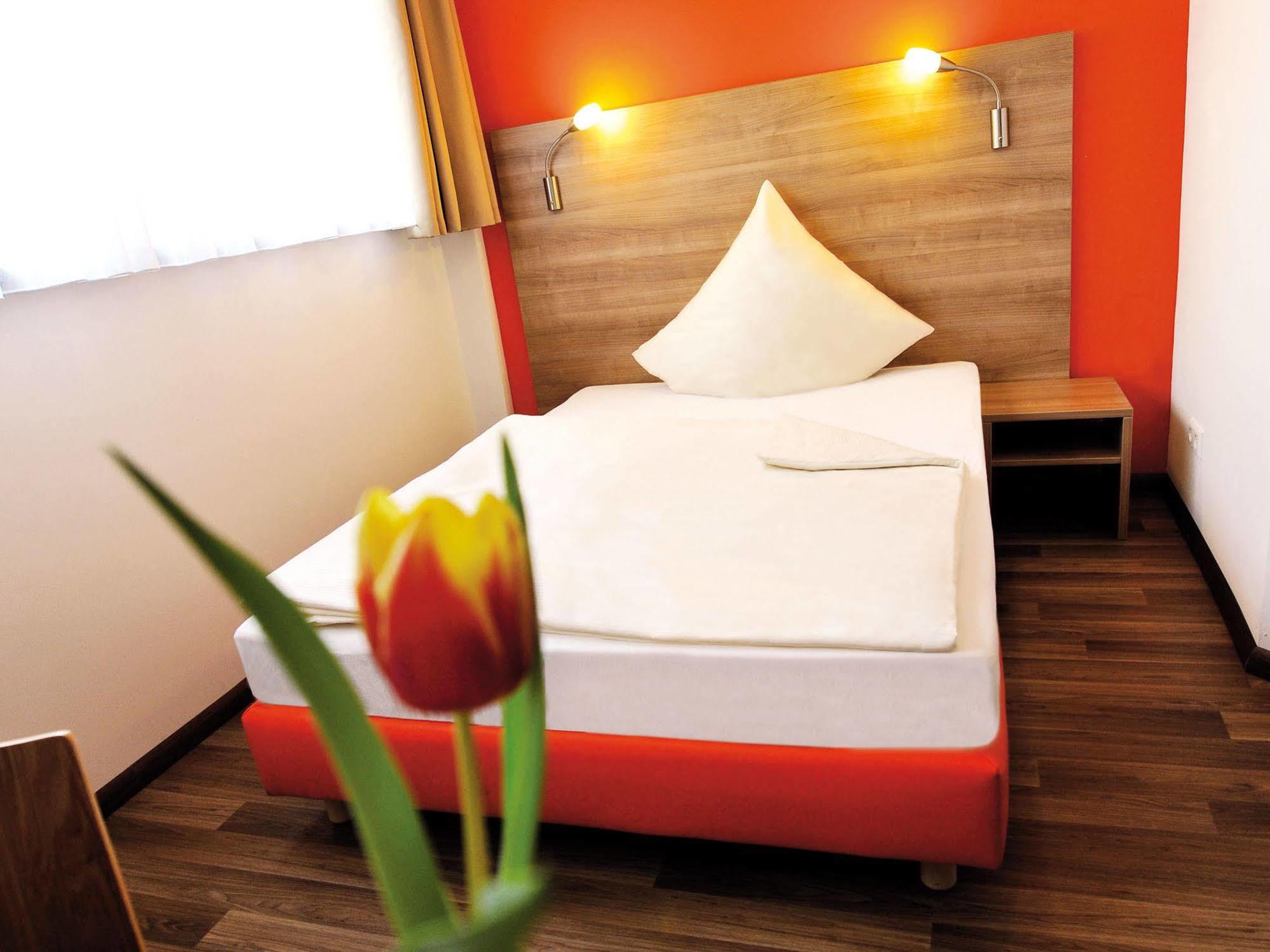 Orange Hotel Und Apartments Neu-Ulm Exterior foto